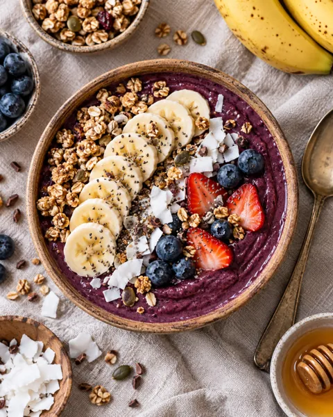 Acai Smoothie Bowl · Overhead Linen Flat Lay